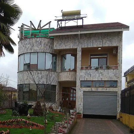 Shoshi's House. Homestay